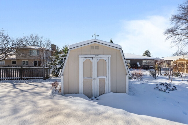 Building Photo - 120 S Staffire Dr