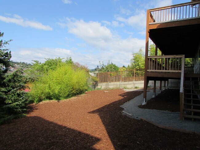 Building Photo - Large 4 Bedroom Edgemoor Home w/ Mother-in-law Suite