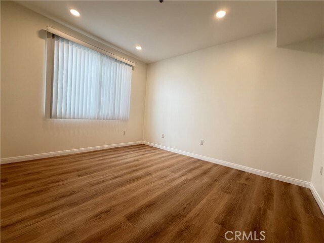 Building Photo - 300 E Providencia Ave