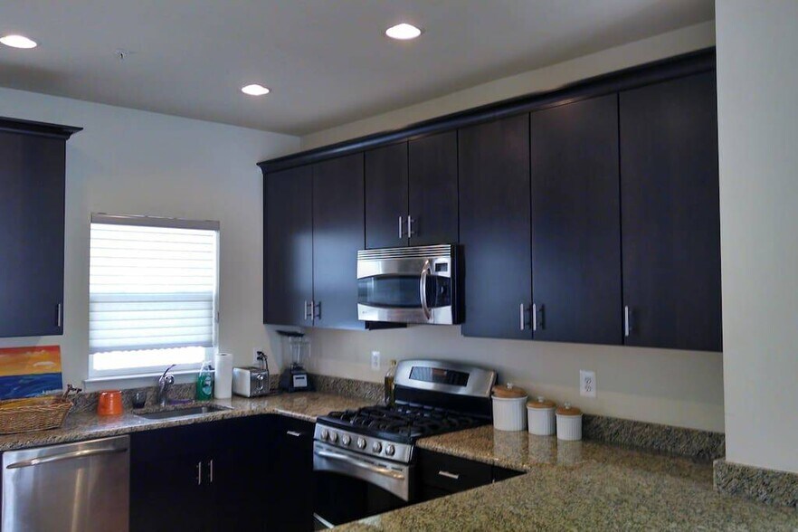 Building Photo - 4418 Longfellow St