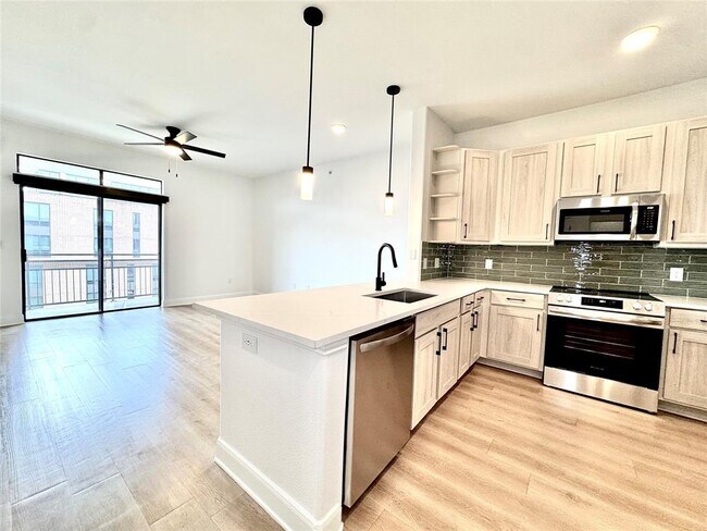 Primary Photo - 2300 Richmond Ave.