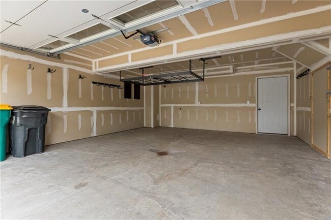 Building Photo - 567 Chesnic Dr