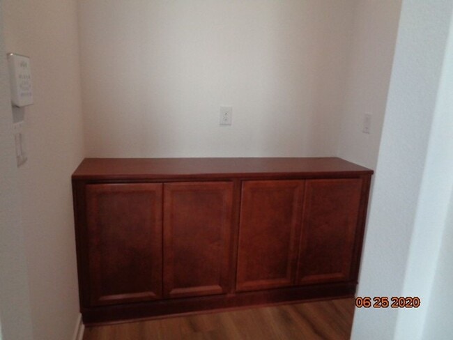 Building Photo - 519 Datura Dr