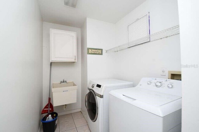 Building Photo - 2396 Nightingale Ln