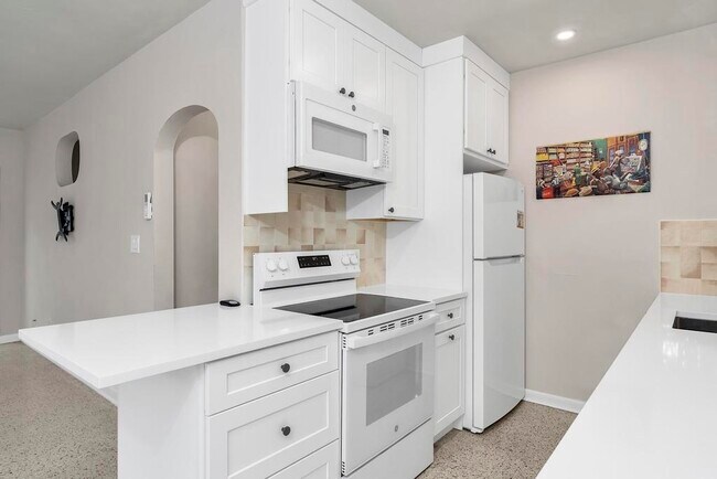 Building Photo - 17 Ocean Breeze