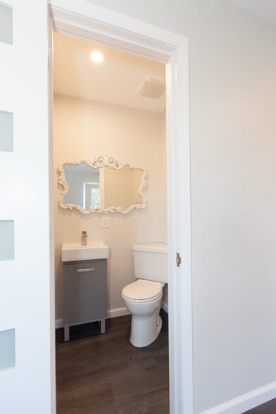 1/2 bath - 4358 Aragon Dr