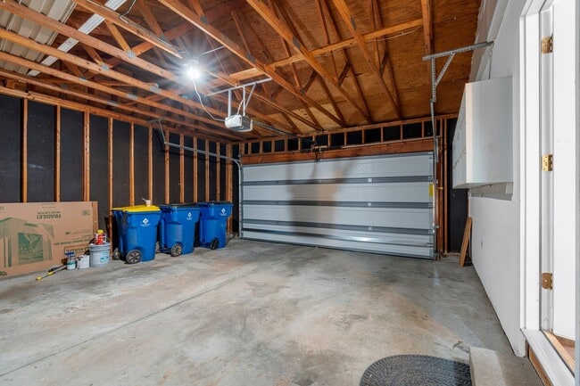 Building Photo - Spacious 4-Bed, 3-Bath Family Home