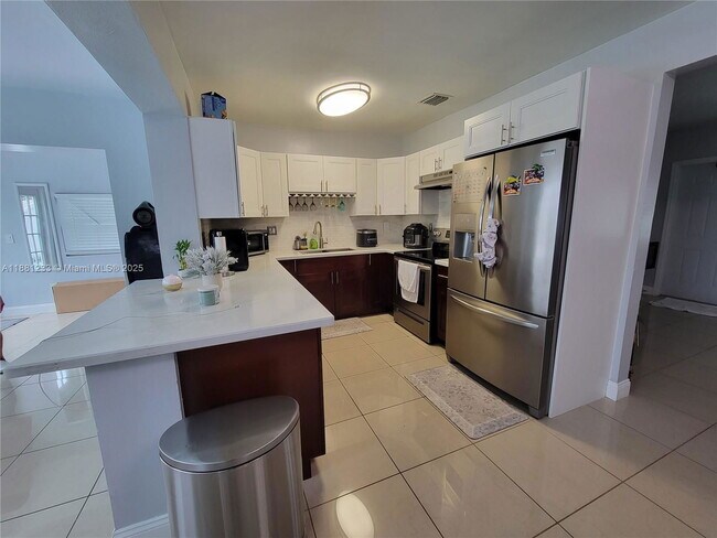 Building Photo - 6930 SW 12th St