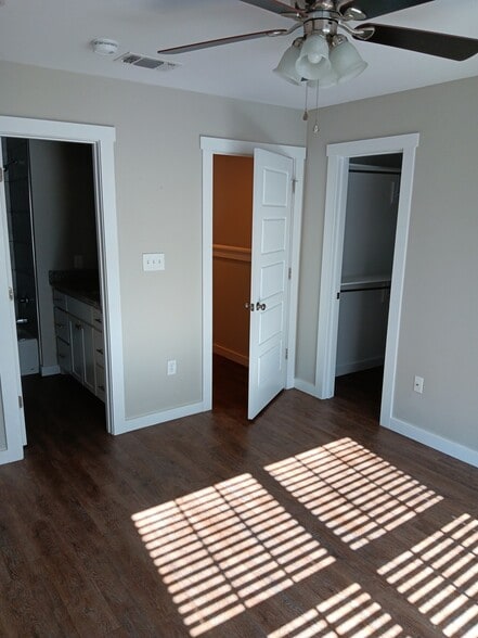 Building Photo - 3300 Robin Ln