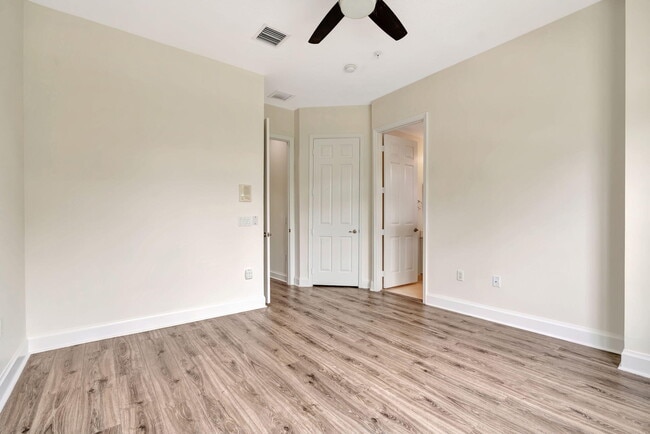 Building Photo - 2562 Gardens Pkwy