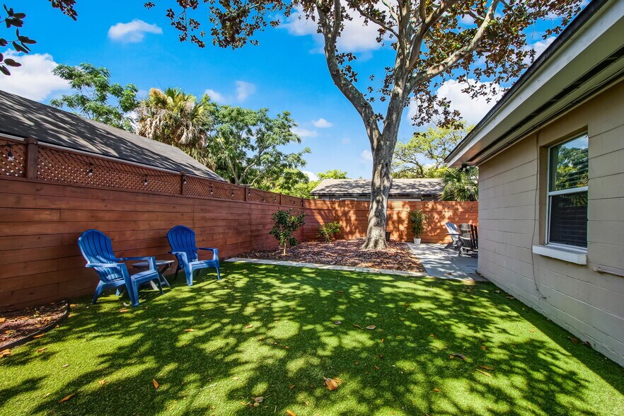 Building Photo - 826 5th Ave N