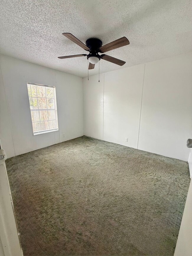 Building Photo - 3 Bed 2 Bath Mobile Home Under Renovations