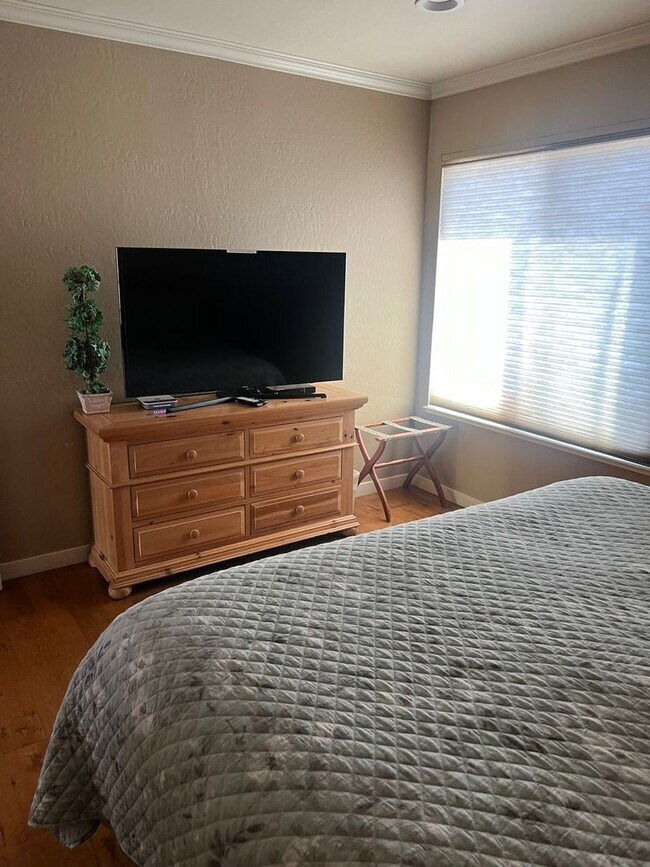 Building Photo - Lovely 3Bd condo in the Tahoe Keys with a boat slip avail. for a Seasona rental (3-6 months)! Cal...