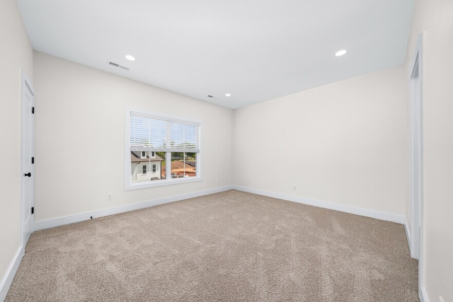 Building Photo - 1435 Spring Pointe Ln