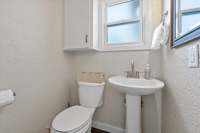 Building Photo - 2600 N 29th St