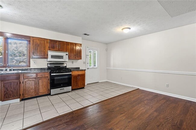 Building Photo - 2122 Fieldstone View Ct SE