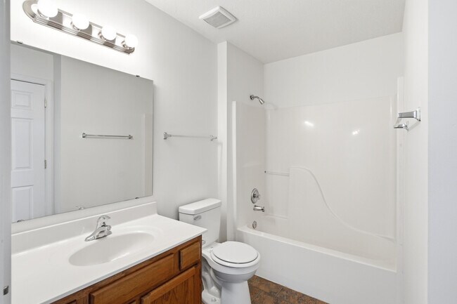 Building Photo - 2401 Northampton Dr