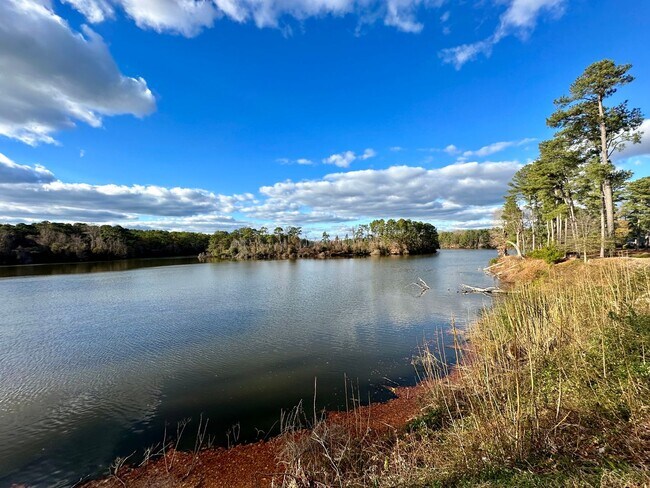 Building Photo - Large 3 Bedroom With Water Views