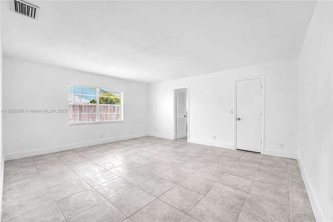 Building Photo - 9242 SW 18th Rd