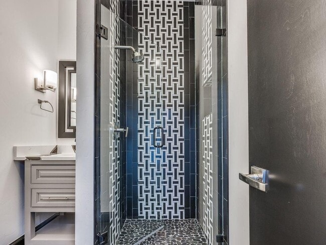 Building Photo - 109 NE 3rd St