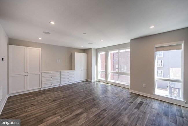 Building Photo - 1442 Hope St