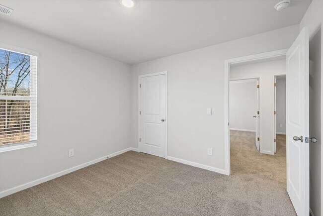 Building Photo - 4340 Oswin Dr