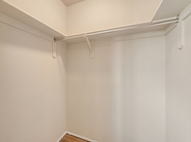 Building Photo - Spacious Multi-Level Townhome in Brookwillow