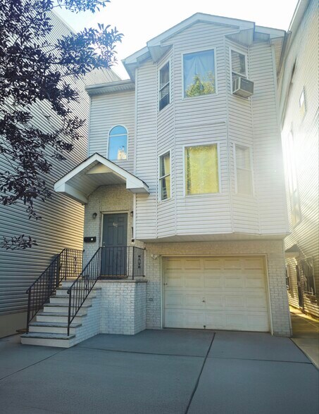 Primary Photo - 447 S 18th St
