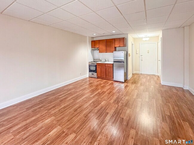 Building Photo - 14 Post Rd E