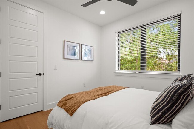 Building Photo - 1006 Winsted Ln