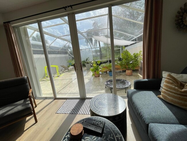 Building Photo - 245 Fortuna Dr