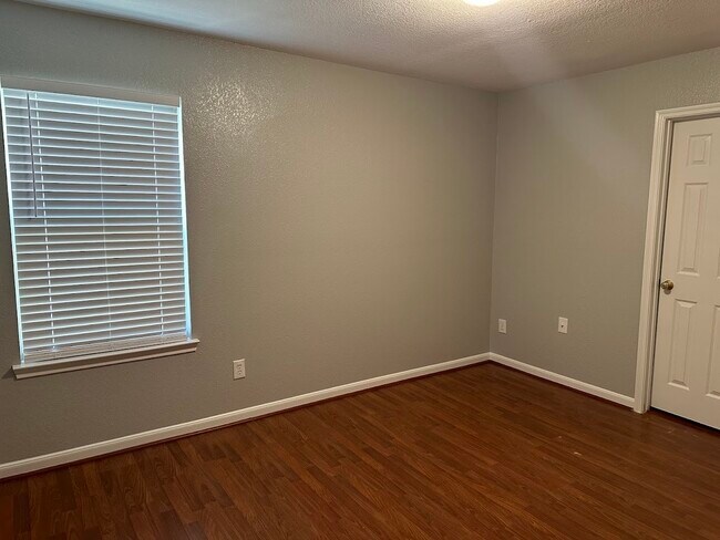 Building Photo - 15103 Possumwood Dr