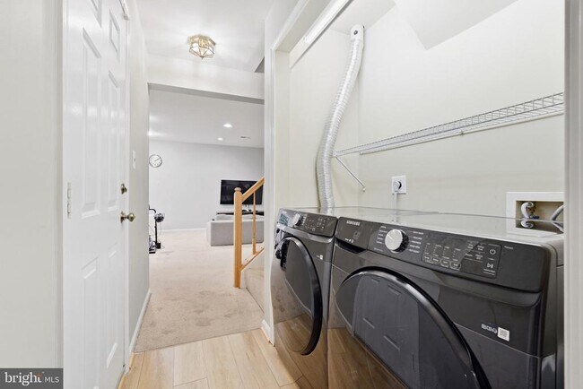 Building Photo - 3968 Clares Ct