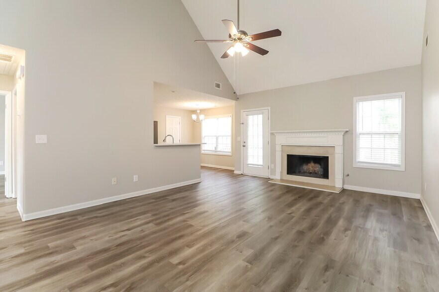 Building Photo - 215 Trelawney Pl