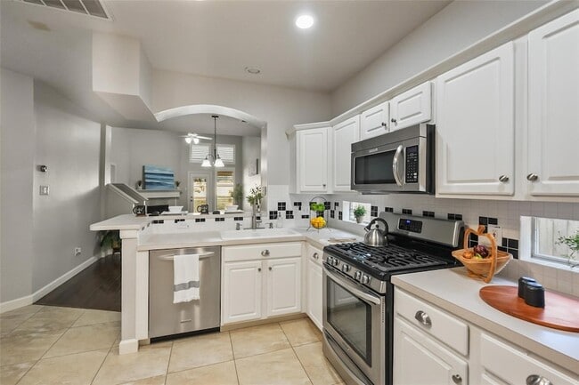 Building Photo - 2351 Summit Way Ct