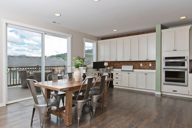 Building Photo - 4Bd/3Ba Snoqualmie House