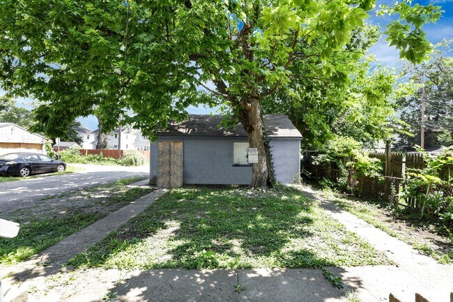 Building Photo - 498-500-500 N Champion Ave