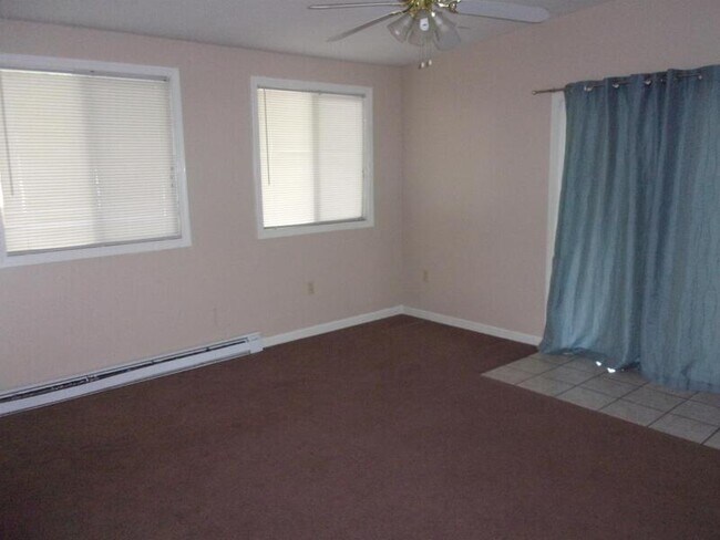 Building Photo - 1536 Briarwood Cir