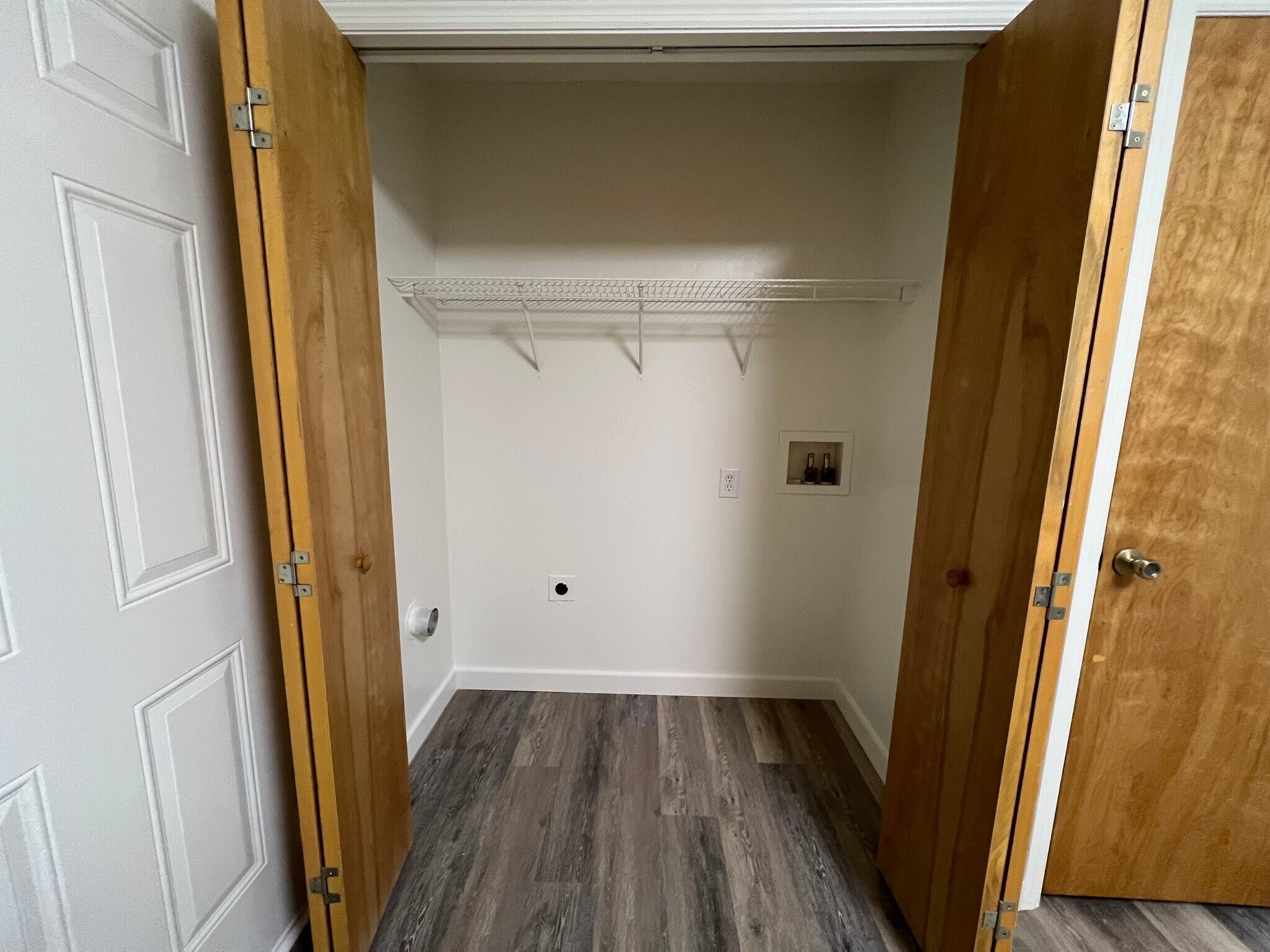 Building Photo - 1427 N Paris St