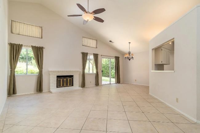 Building Photo - 543 Wisteria Ct