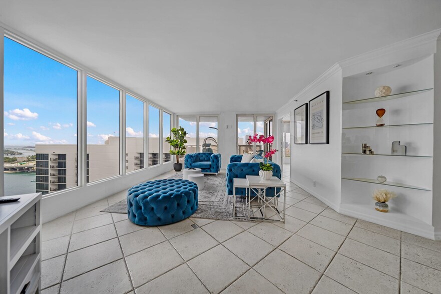 Building Photo - 1717 N Bayshore Dr