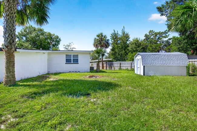 Building Photo - 6635 Blackwood Dr