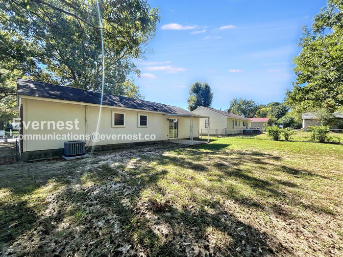 Building Photo - 1582 Custer Dr