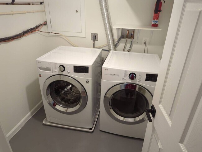 Building Photo - OLD TOWN ALEXANDRIA - MINUTES TO METRO AND PENTAGON