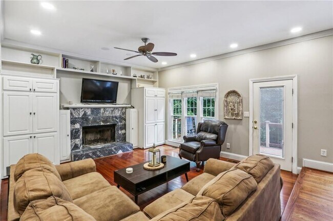 Building Photo - 2883 Wynfair Dr