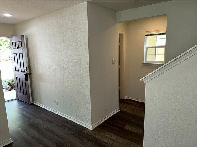 Building Photo - 1042 Dorn
