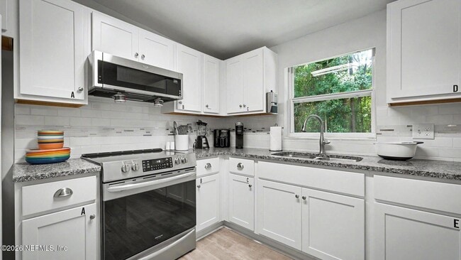 Building Photo - 2909 Lauderdale Dr E