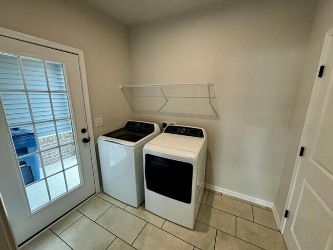 Building Photo - 2050 Kyles Wy