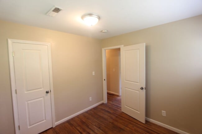 Building Photo - Great Home - New on The Market!!  Convenie...