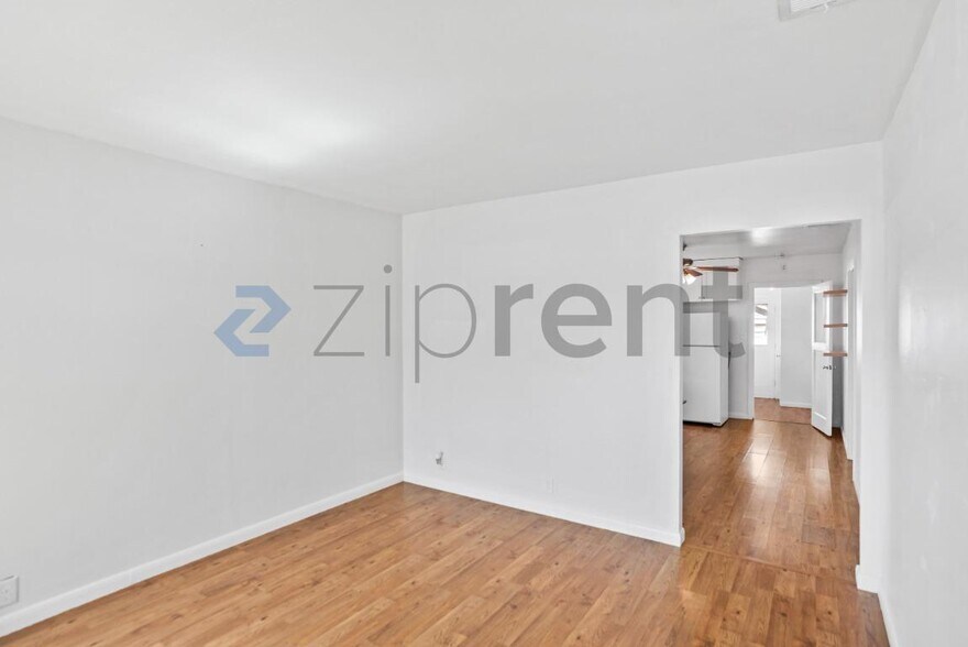 Building Photo - Unit